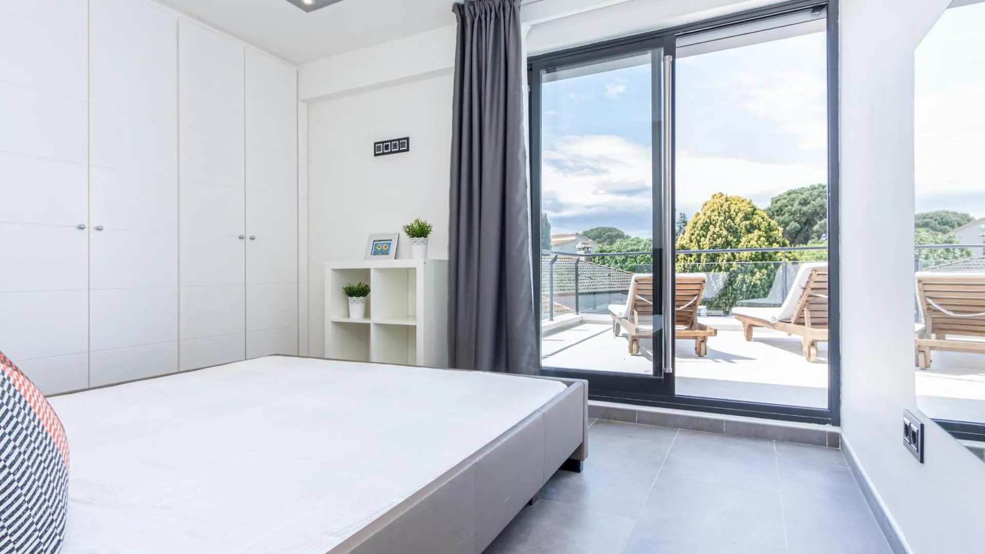 Casa Moderna Con Piscina, Wi-Fi, Aa, Barbacoa Y Parking En Sant Pere Pescador - Es-89-73 Villa 0*,  Spain